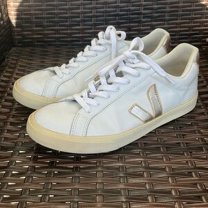 Veja Esplar White and Gold Sneakers - Size 9
